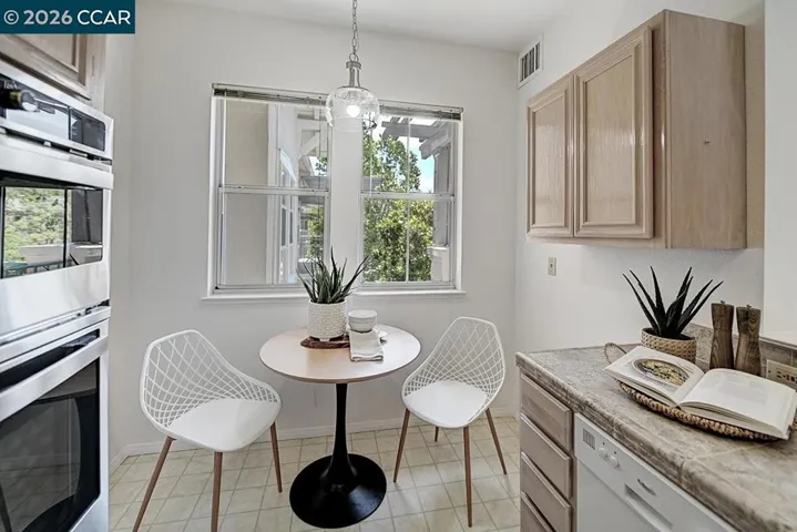 Eat-in Kitchen