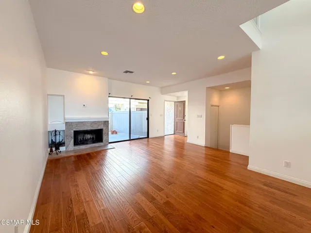 18242 Burbank Boulevard 8, Tarzana, California 91356 — photo 4