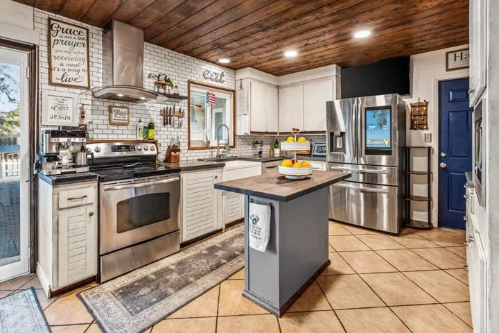 755 Beacon Place, Escondido, California 92025