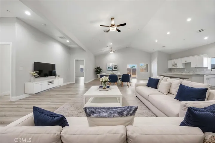 547 Shady Meadow Court, Bakersfield, California 93308