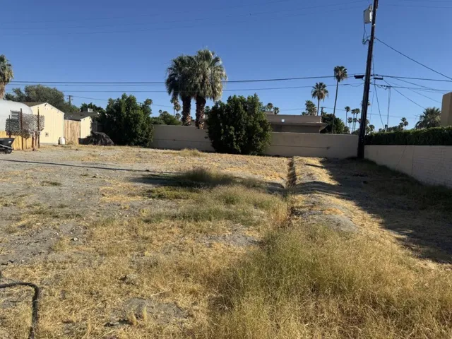 520 E Chuckwalla Lot