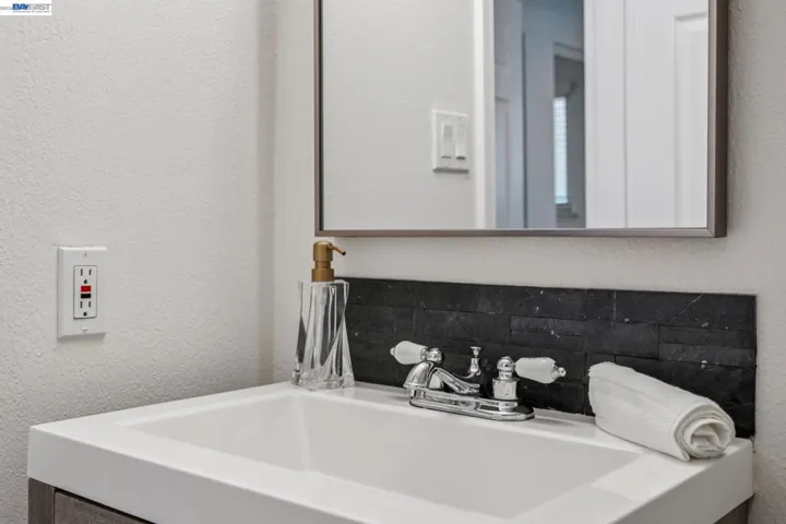 8110 Arroyo Dr, Pleasanton, California 94588