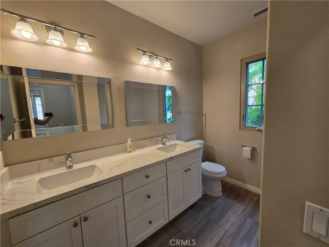 40 Bianco, Irvine, California 92618