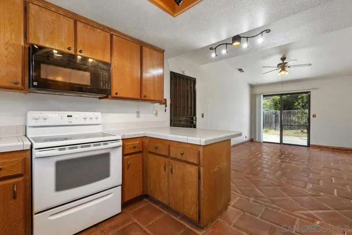 2922 Alamitos, Escondido, California 92027