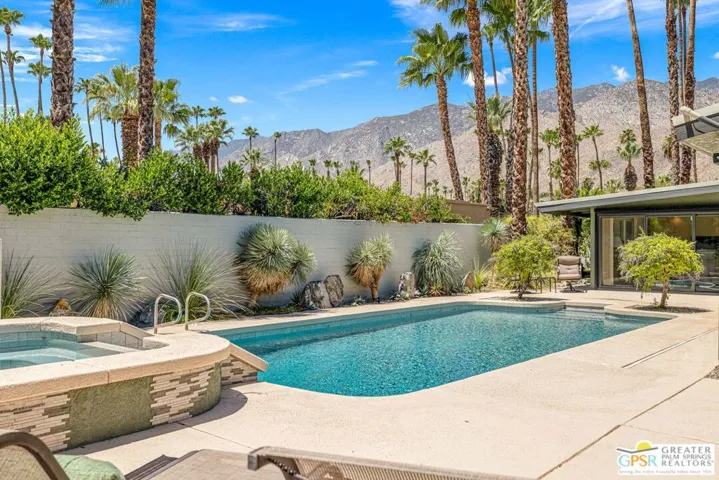 1120 S Calle De Maria, Palm Springs, California 92264