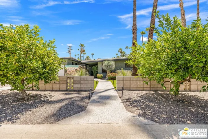 1120 S Calle De Maria, Palm Springs, California 92264
