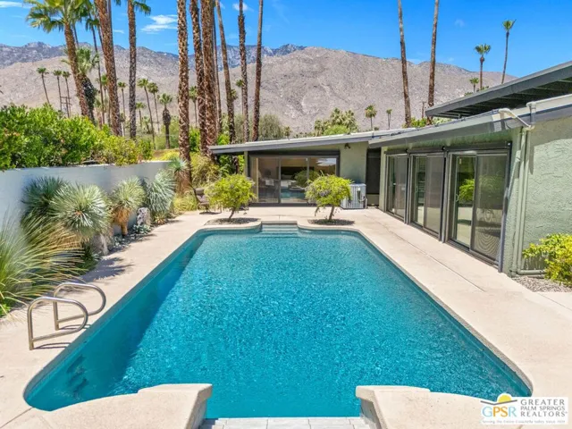 1120 S Calle De Maria, Palm Springs, California 92264