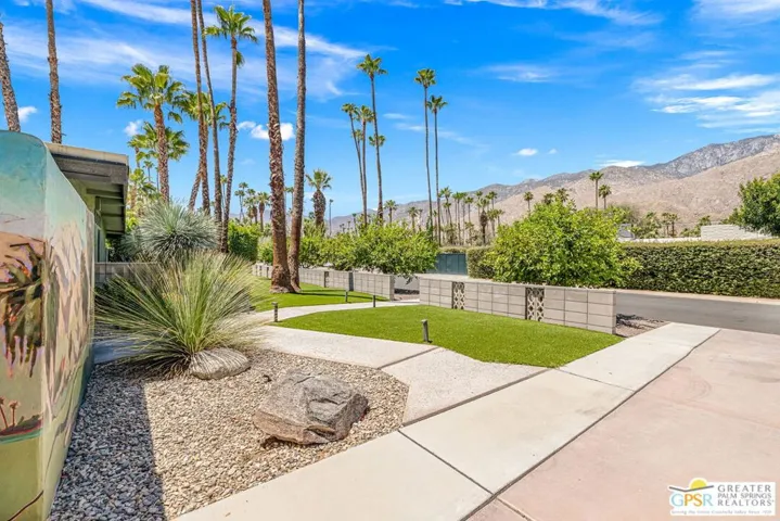 1120 S Calle De Maria, Palm Springs, California 92264