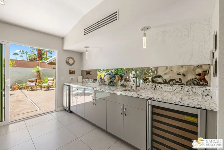 1120 S Calle De Maria, Palm Springs, California 92264