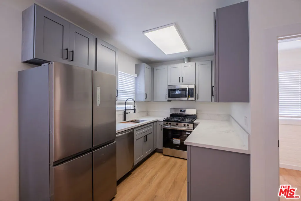 108 N Broadway, Redondo Beach, California 90277 — photo 5