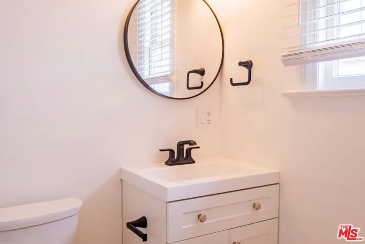 108 N Broadway, Redondo Beach, California 90277