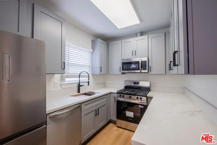 108 N Broadway, Redondo Beach, California 90277