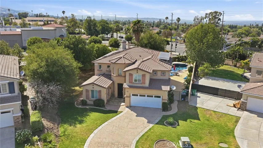2238 Toulouse, Corona, California 92882