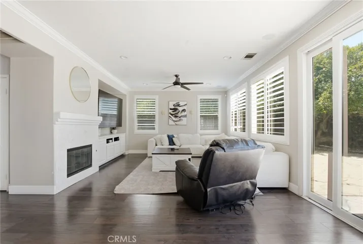 2238 Toulouse, Corona, California 92882