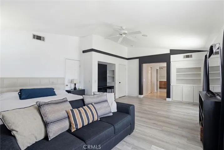 2238 Toulouse, Corona, California 92882