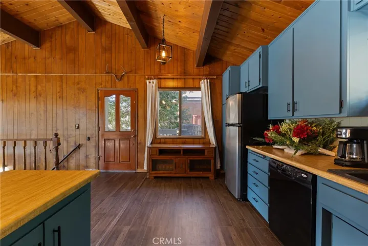 23771 Zuger Dr, Crestline, California 92325