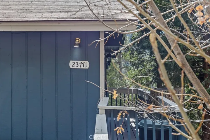 23771 Zuger Dr, Crestline, California 92325
