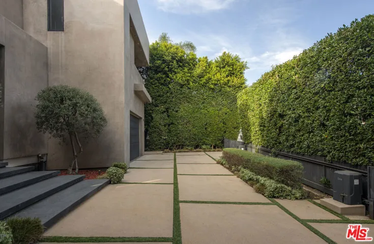 1845 Coldwater Canyon Drive, Beverly Hills, California 90210
