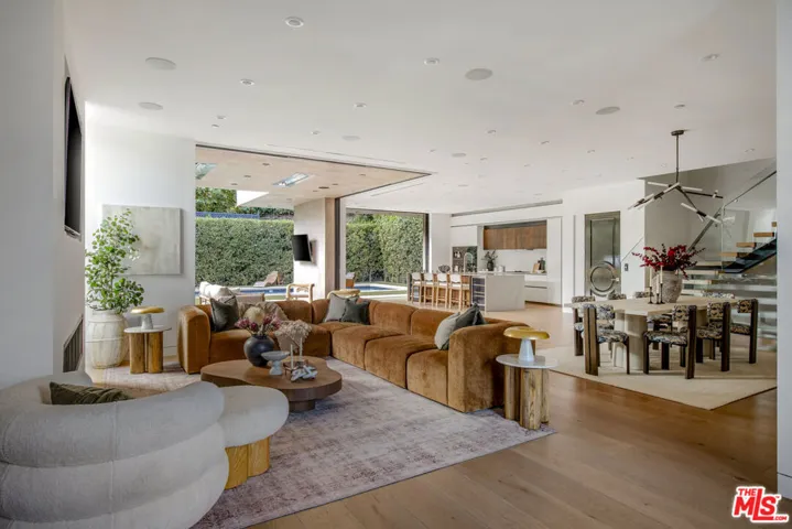 1845 Coldwater Canyon Drive, Beverly Hills, California 90210