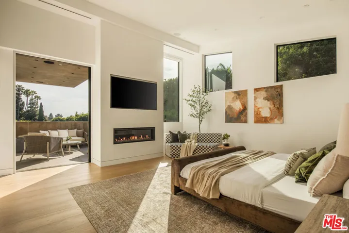 1845 Coldwater Canyon Drive, Beverly Hills, California 90210