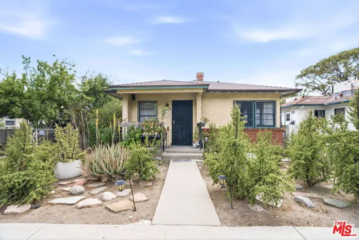 2018 W Glenoaks Boulevard, Glendale, California 91201