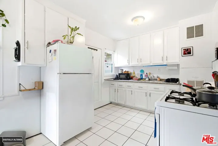 2018 W Glenoaks Boulevard, Glendale, California 91201
