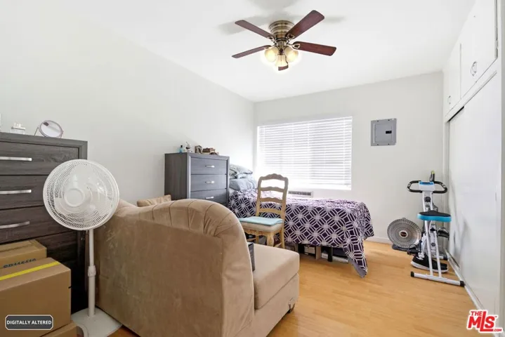 2018 W Glenoaks Boulevard, Glendale, California 91201