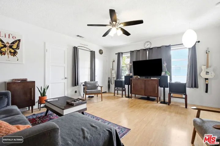 2018 W Glenoaks Boulevard, Glendale, California 91201