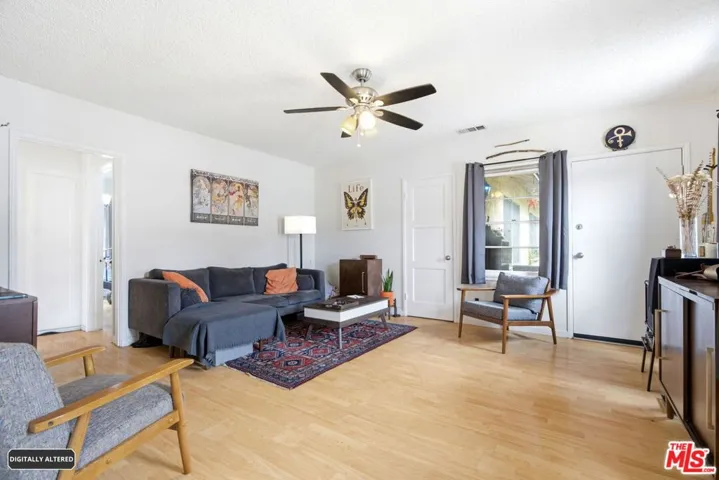 2018 W Glenoaks Boulevard, Glendale, California 91201