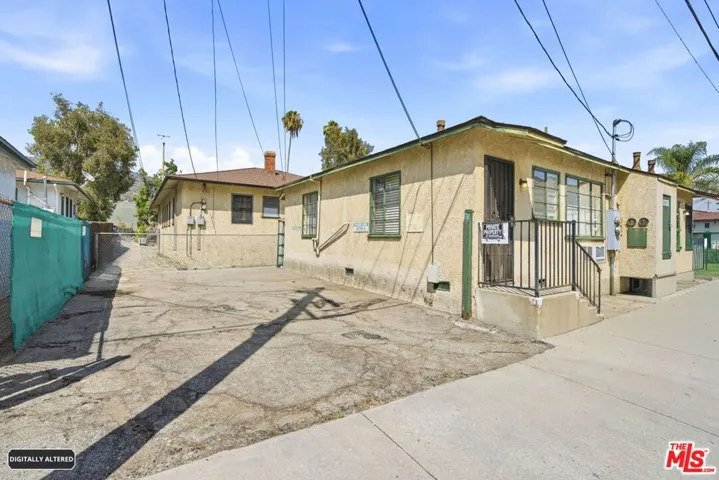 2018 W Glenoaks Boulevard, Glendale, California 91201