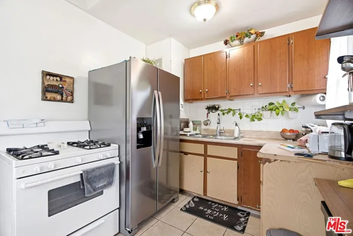 2018 W Glenoaks Boulevard, Glendale, California 91201