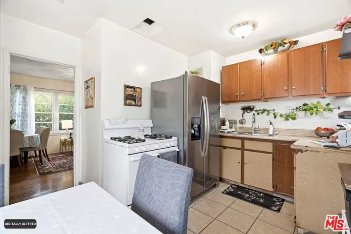 2018 W Glenoaks Boulevard, Glendale, California 91201