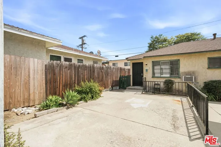 2018 W Glenoaks Boulevard, Glendale, California 91201