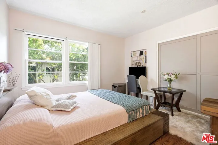 2018 W Glenoaks Boulevard, Glendale, California 91201