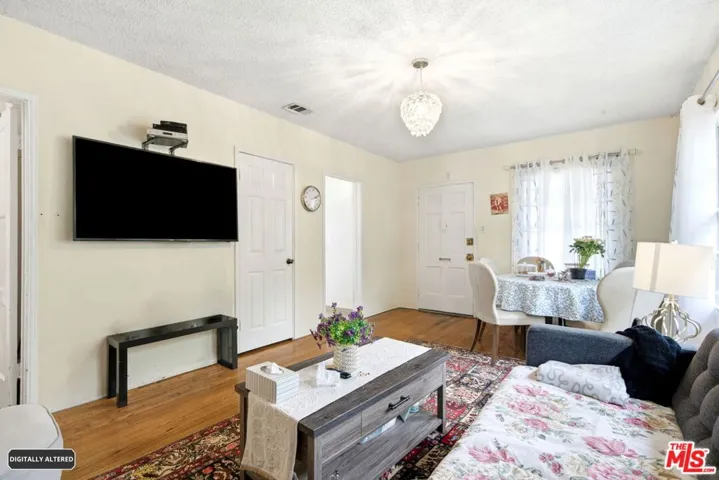 2018 W Glenoaks Boulevard, Glendale, California 91201