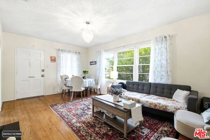 2018 W Glenoaks Boulevard, Glendale, California 91201