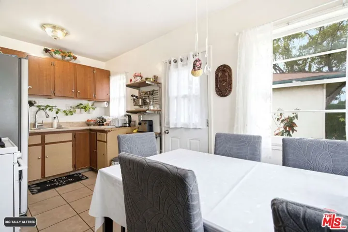 2018 W Glenoaks Boulevard, Glendale, California 91201