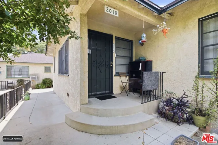 2018 W Glenoaks Boulevard, Glendale, California 91201