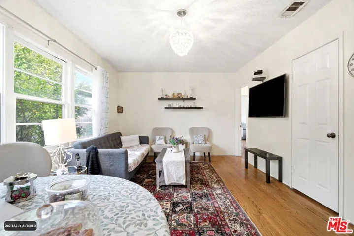 2018 W Glenoaks Boulevard, Glendale, California 91201