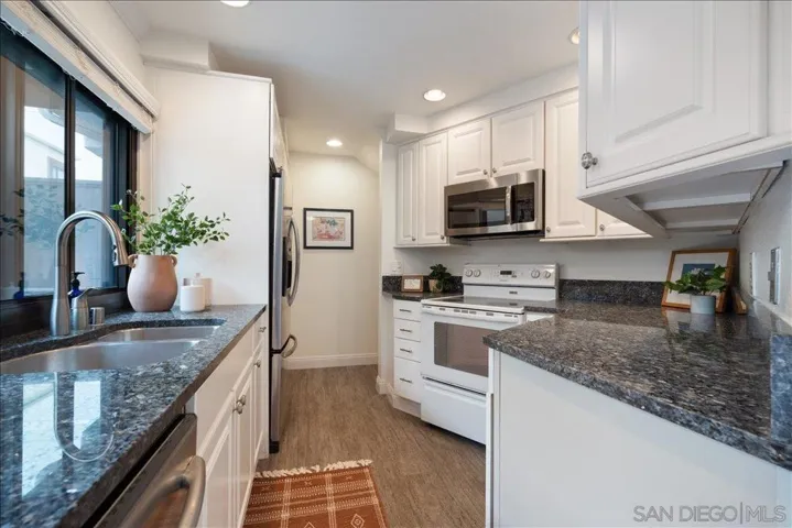 2252 Caminito Pajarito 126, San Diego, California 92107