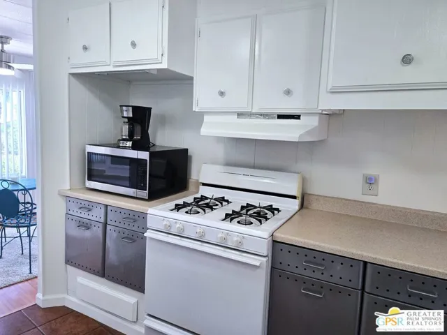 Gas Cooking & Custom Cabinetry