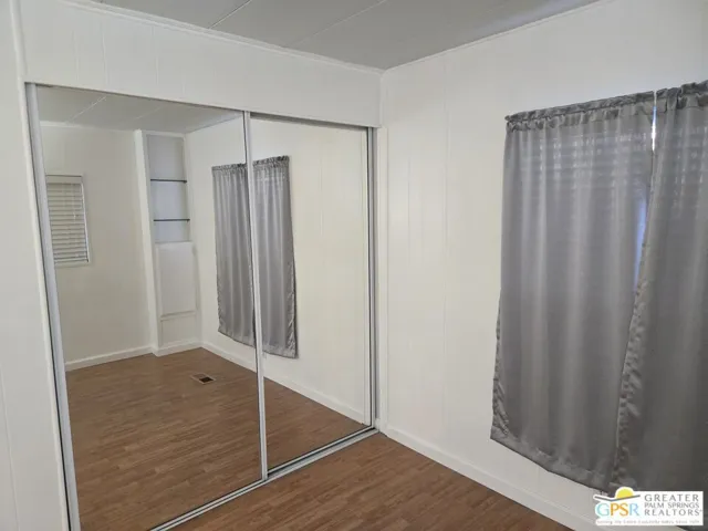 Mirrored Closet Doors Add Spat