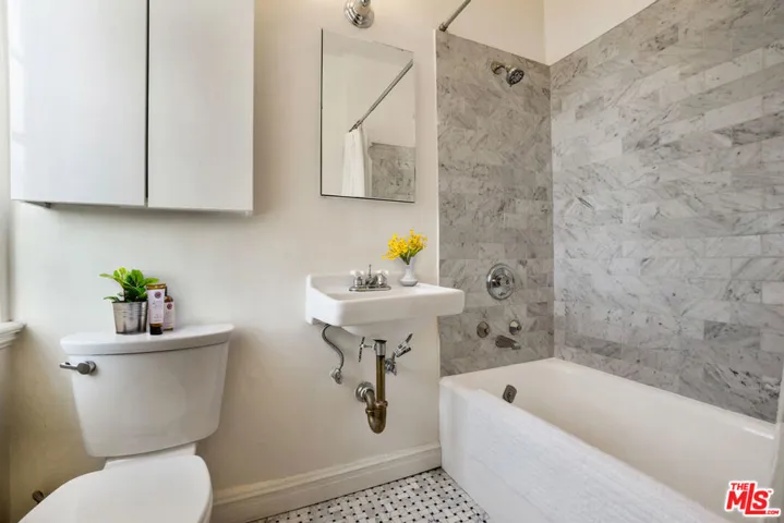 450 N Rossmore Avenue, Los Angeles, California 90004