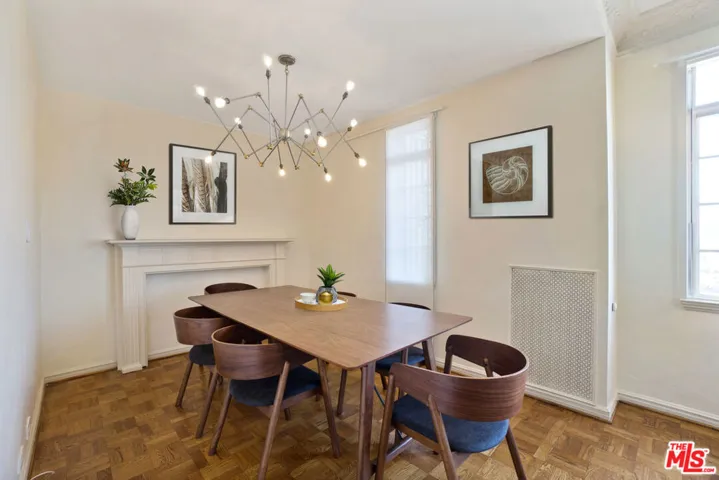 450 N Rossmore Avenue, Los Angeles, California 90004