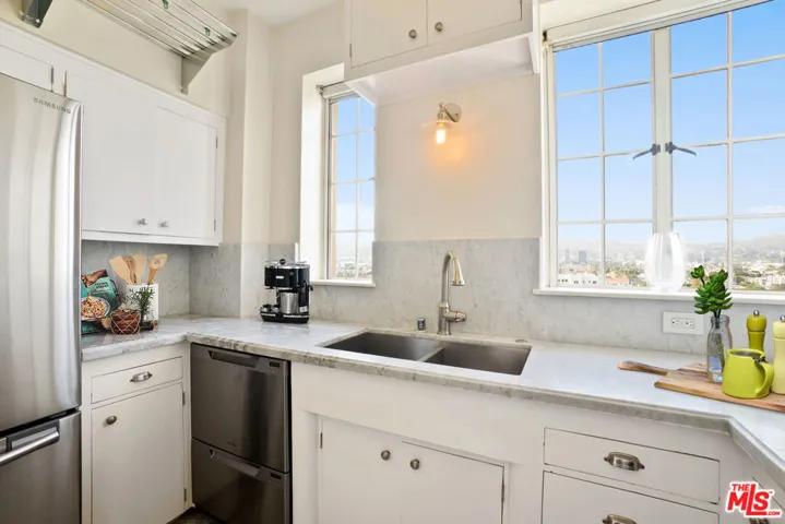 450 N Rossmore Avenue, Los Angeles, California 90004