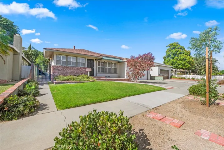 Gated Sideyard