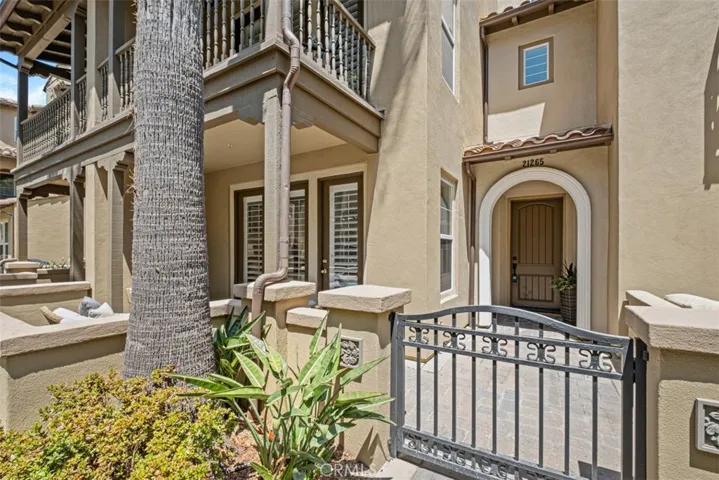 21265 Baeza Circle, Huntington Beach, California 92648