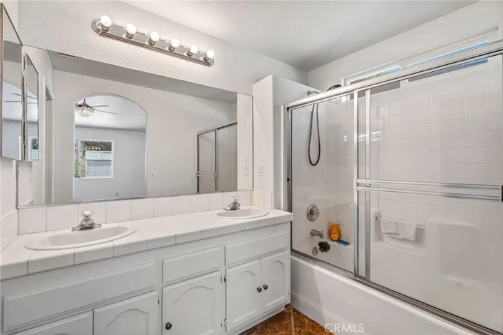 7592 Redwood Avenue, Hesperia, California 92345
