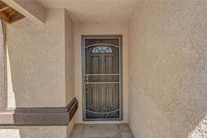 7592 Redwood Avenue, Hesperia, California 92345