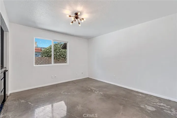 7592 Redwood Avenue, Hesperia, California 92345